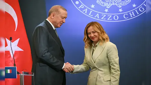 মেলোনিকে ধূমপান ছাড়ার অনুরোধ এরদোগানের