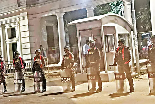 সর্বত্র টানটান উত্তেজনা