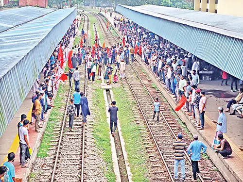 ৮ দফা দাবিতে রেলপথ অবরোধ সিলেটবাসীর