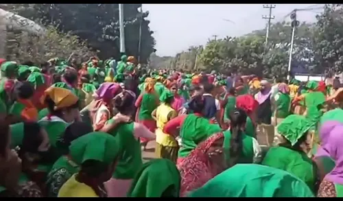 কুমিল্লায় ভূমিকম্পে আতঙ্কে অজ্ঞান ৮০ নারী, হেলে পড়েছে ৫ তলা ভবন