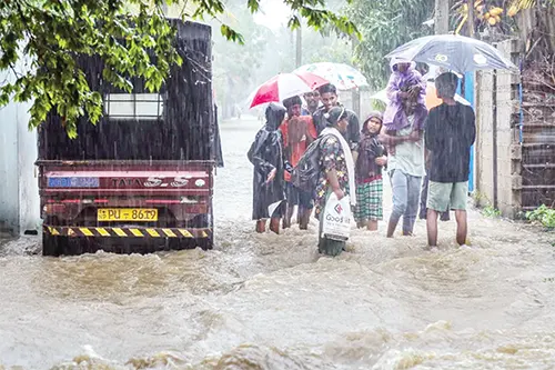 পানির নিচে শ্রীলঙ্কা, মৃত প্রায় ২০০