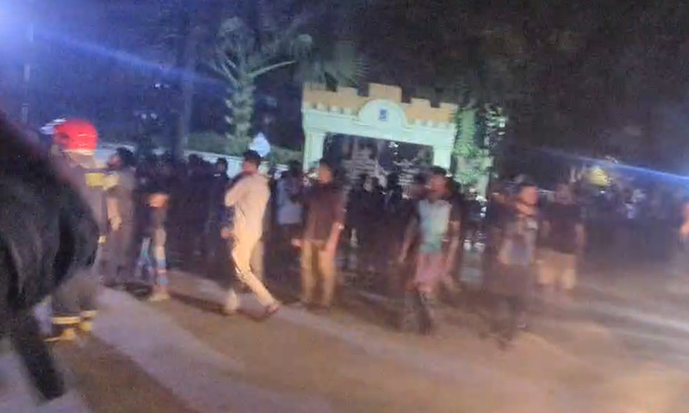 ঢাবির বিজয় একাত্তর হলে আগুন