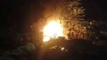 দক্ষিণ কেরানীগঞ্জ থানায় গাড়িতে আগুন