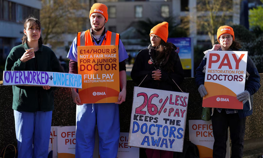 ৫ দিনের ধর্মঘটে ব্রিটিশ চিকিৎসকরা