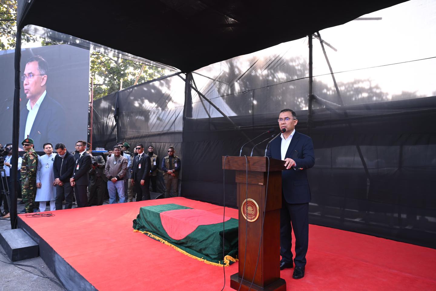 <span style='color:#333;font-size:18px;'>জানাজাপূর্ব বক্তৃতায় তারেক রহমান</span><br> মায়ের কোনো ব্যবহারে কেউ আঘাত পেয়ে থাকলে, তার পক্ষ থেকে ক্ষমা প্রার্থী