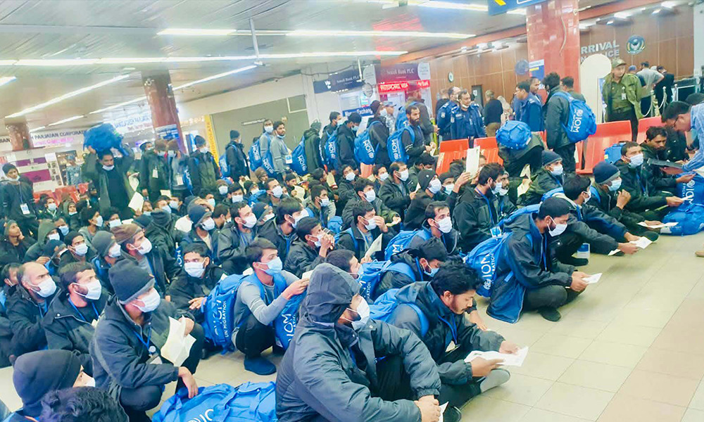 লিবিয়া থেকে দেশে ফিরলেন আরো ৩৪৫ বাংলাদেশি