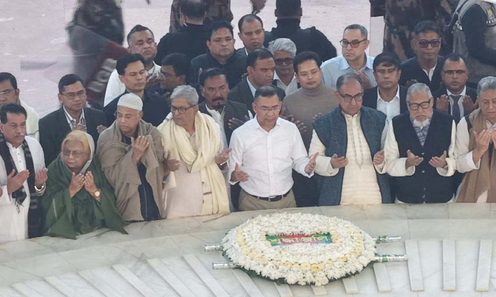 বাবার কবর জিয়ারত করলেন তারেক রহমান