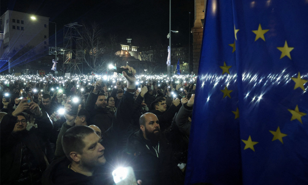 বিক্ষোভের মুখে বুলগেরিয়ার সরকার পতন