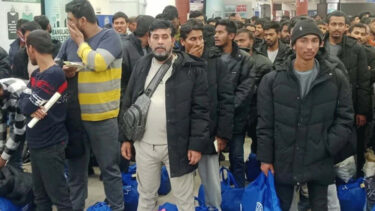 লি‌বিয়া থে‌কে দে‌শে ফির‌লেন আরো ৩১০ বাংলাদেশি