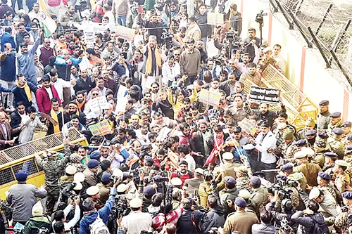 বাংলাদেশ-ভারত মুখোমুখি, দিল্লিতে বিক্ষোভ-সংঘর্ষ