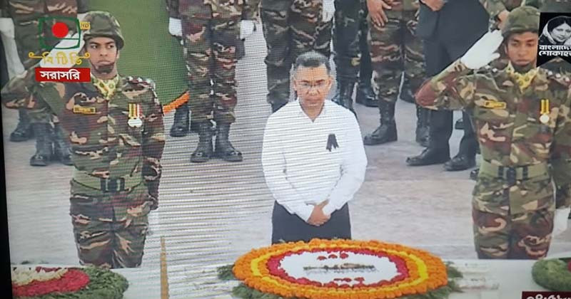 মায়ের কবরে ফুল দিয়ে শ্রদ্ধা জানালেন তারেক রহমান