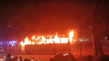 ঢাকায় বাসে আগুন