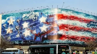 তেহরানে বিলবোর্ডে প্রতিশোধের বার্তা