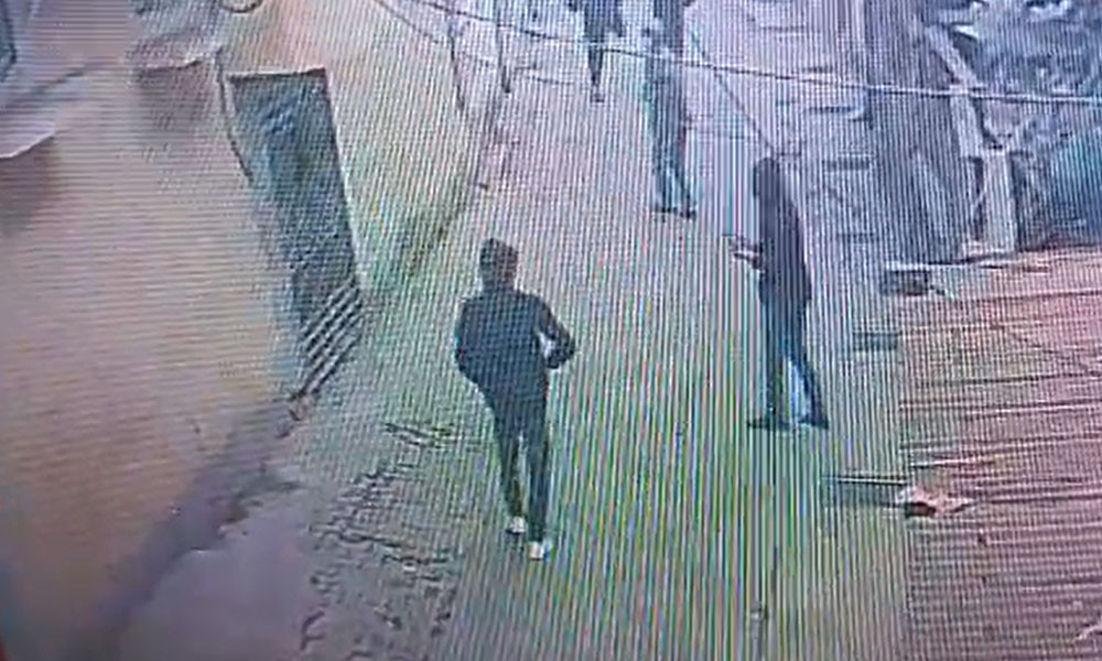 চট্টগ্রামে চাঁদা না দেওয়ায় শিল্পপতির বাড়ি লক্ষ্য করে সন্ত্রাসীদের গুলি