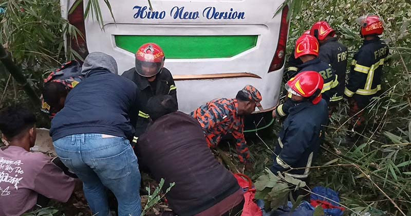 ঢাকা-বরিশাল সড়কে বাসচাপায় নিহত ৬, আহত ৫