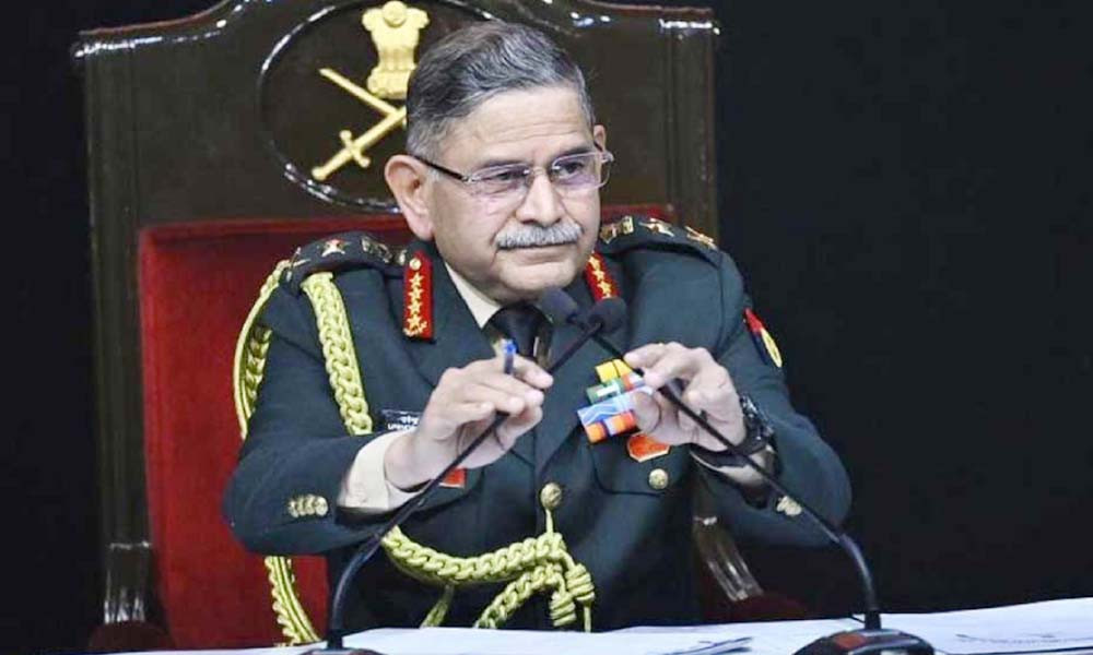 বাংলাদেশের তিন বাহিনীর সঙ্গে যোগাযোগ বজায় রাখছি : ভারতের সেনাপ্রধান