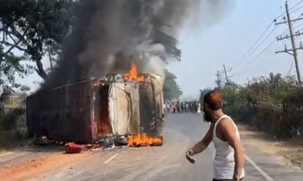 দাউদকান্দিতে ত্রিমুখী সংঘর্ষ : নিহত ৪, আহত ২১