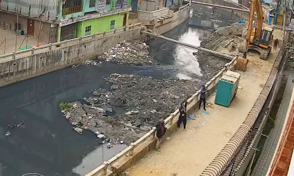 চাঁদা না পেয়ে সাবেক এমপির বাড়িতে গুলি