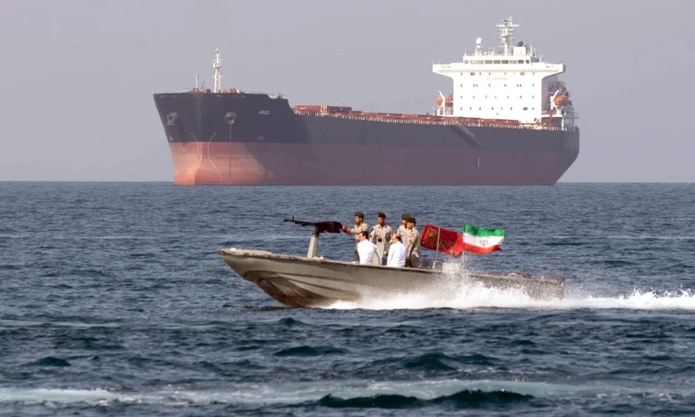বিদেশি নাবিকসহ দুটি তেলবাহী ট্যাংকার জব্দ করেছে ইরান