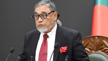 ৩৫ বছর পর আবার সিইসির কাছে শপথ নিলেন এমপিরা