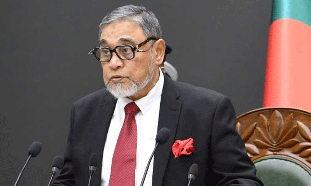 ৩৫ বছর পর আবার সিইসির কাছে শপথ নিলেন এমপিরা