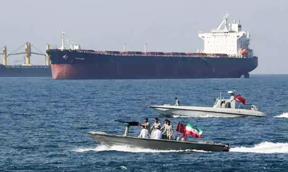 ইরান হরমুজ প্রণালি বন্ধ করে দিলে কী ঘটবে?