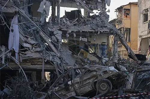 ৪০ ছাত্রী ও কয়েকজন ইরানি কর্মকর্তা নিহত