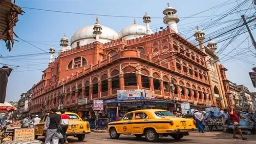 কলকাতায় ভূমিকম্পের ঝাঁকুনি, আতঙ্কে মানুষ রাস্তায়