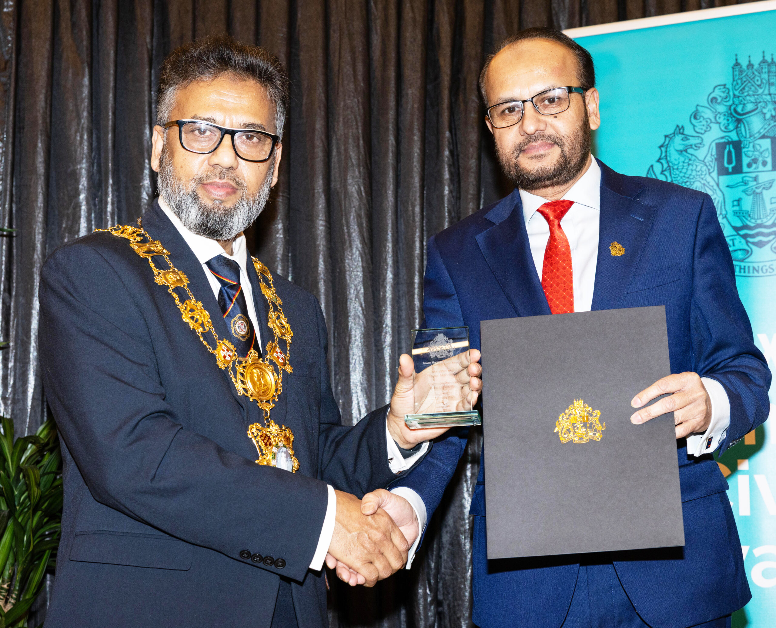 লন্ডনে সিভিক অ্যাওয়ার্ডে ভূষিত হলেন সাংবাদিক তাইসির মাহমুদ