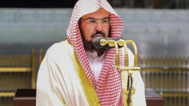 ৩৬ বছর ধরে কাবা প্রাঙ্গণের তারাবিতে কোরআন খতম করছেন শায়খ আল-সুদাইস