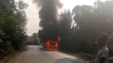 যশোরে চলন্ত বাসে ভয়াবহ আগুন, অল্পের জন্য রক্ষা পেলেন যাত্রীরা