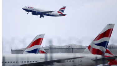 মাঝ আকাশে মৃতদেহের সঙ্গে ১৩ ঘণ্টা কাটালেন উড়োজাহাজের যাত্রীরা