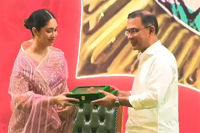 খালেদা জিয়ার স্বাধীনতা পদক গ্রহণ করলেন জাইমা