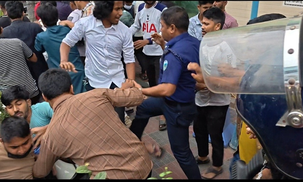 লক্ষ্মীপুর পুলিশের সঙ্গে বৈষম্যবিরোধী ছাত্রদের সংঘর্ষ, ওসিসহ আহত ৮