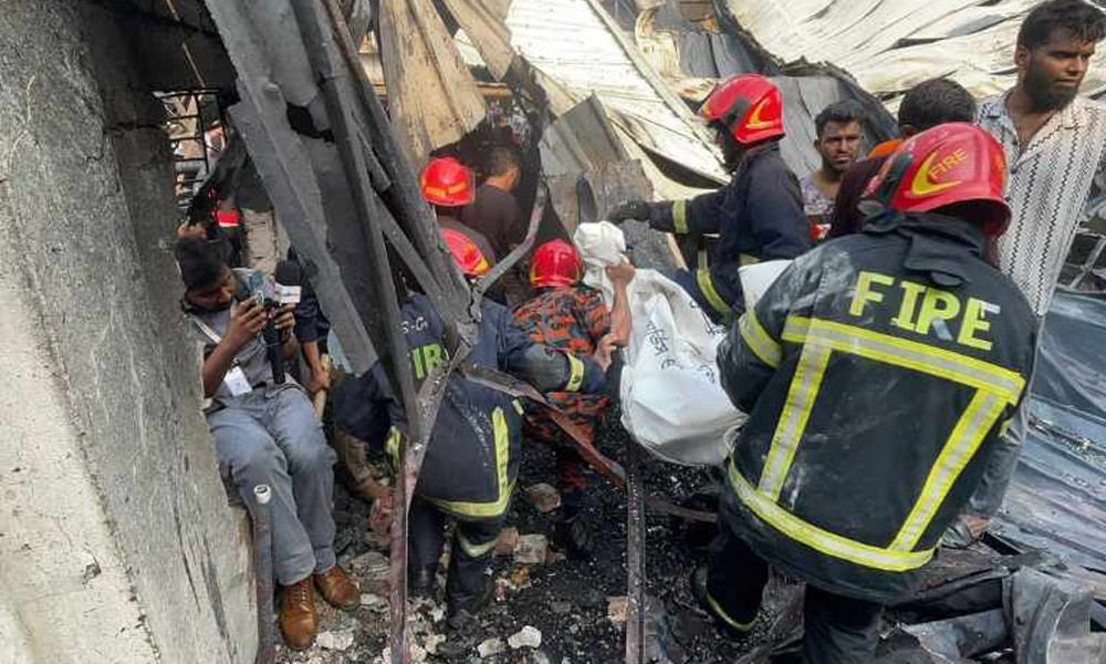 কেরানীগঞ্জে গ্যাস লাইটার কারখানায় আগুন, ৫ মরদেহ উদ্ধার