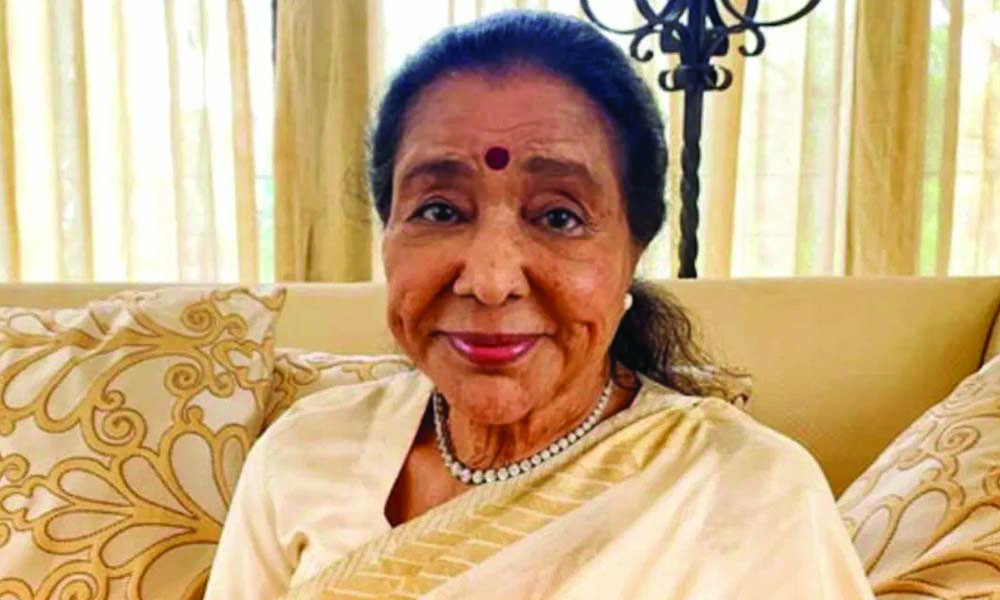 হাসপাতালে ভর্তি আশা ভোসলে, অবস্থা সংকটাপন্ন