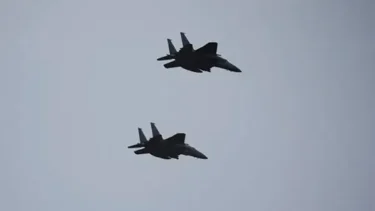 মাঝ আকাশে দুই যুদ্ধবিমানের সংঘর্ষ