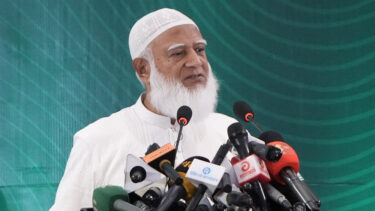 প্রবাসীরা কষ্টে থাকলে দেশ ঝুঁকিতে পড়বে : জামায়াত আমির