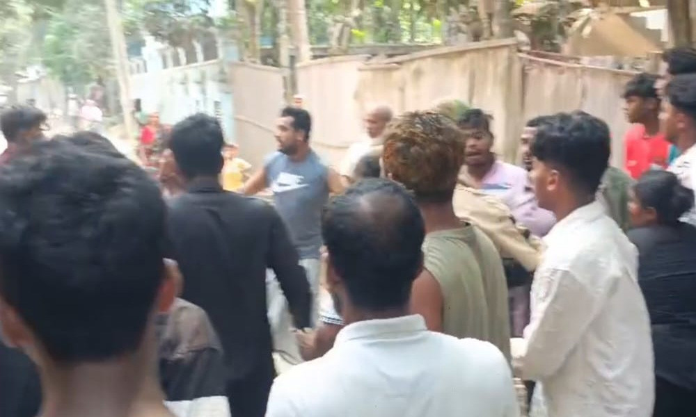 স্ত্রীকে তালাক দিয়ে আবার বিয়ে করার প্রস্তুতি, সংঘর্ষে আহত ৭