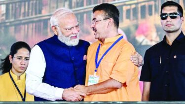 মুখ্যমন্ত্রী হিসাবে শপথ নিলেন শুভেন্দু
