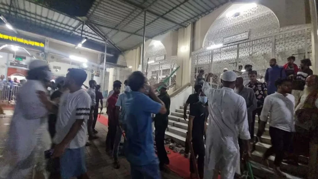 জামায়াত-শিবির তৌহিদী জনতার ব্যানারে শাহ আলী মাজারে হামলা