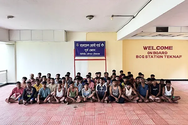 সমুদ্রপথে মালয়েশিয়াগামী বোট থেকে ৫০ জনকে উদ্ধার: কোস্ট গার্ড
