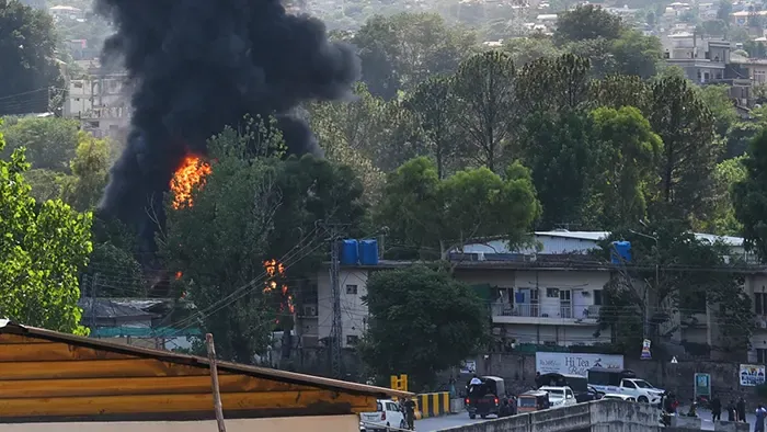 গুলিতে বিধ্বস্ত পাকিস্তানের সামরিক হেলিকপ্টার : নিহত ২১ সেনা